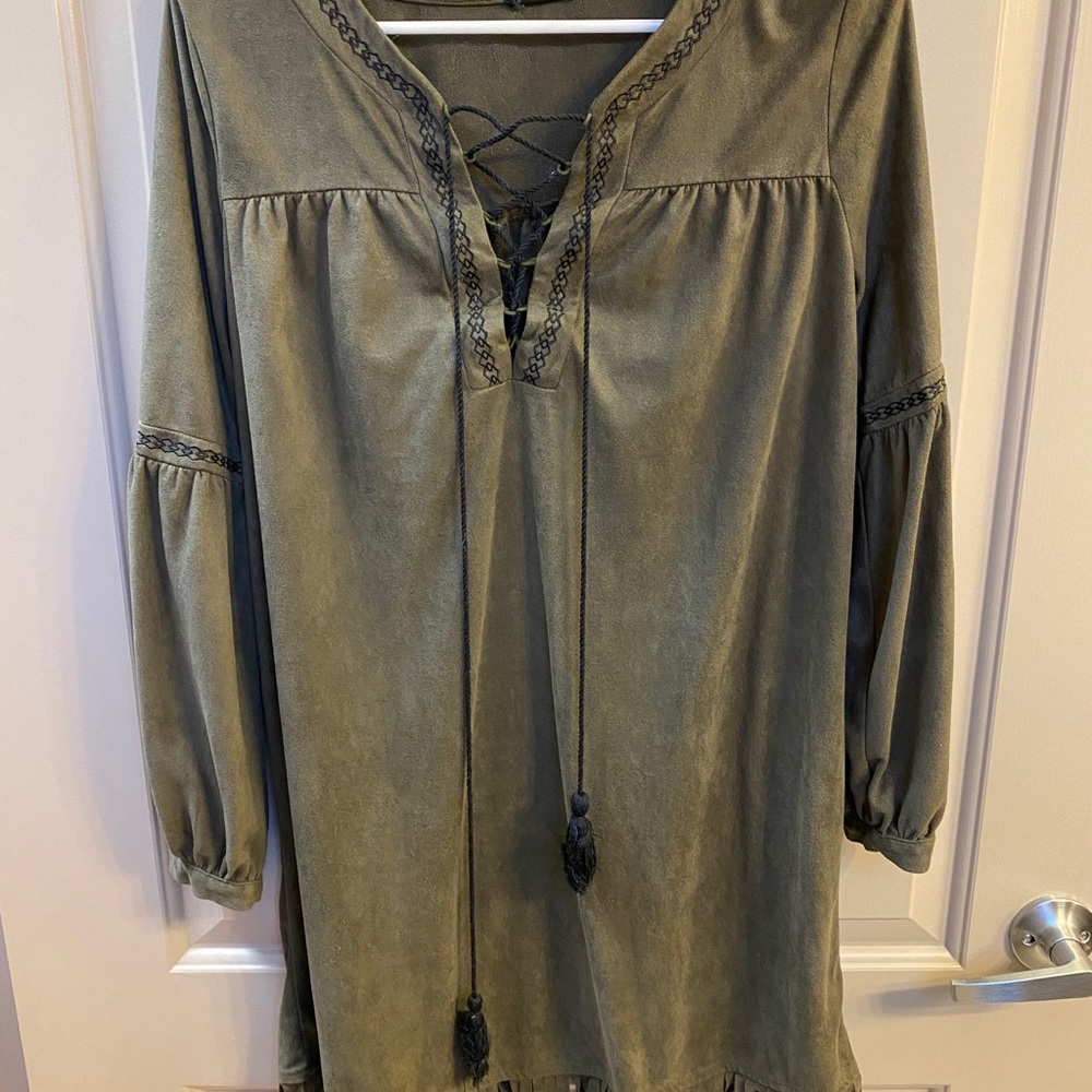 Dresses - Picture 3 of 4